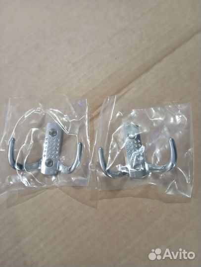 Крючки для одежды в прихожую