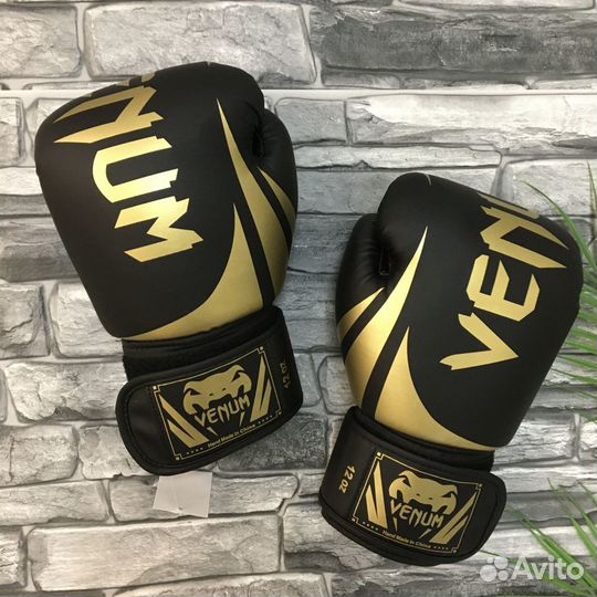 Боксерские перчатки Venum