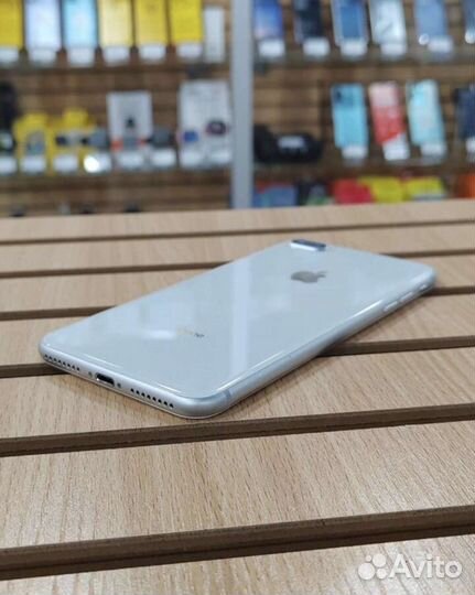 iPhone 8 Plus, 64 ГБ