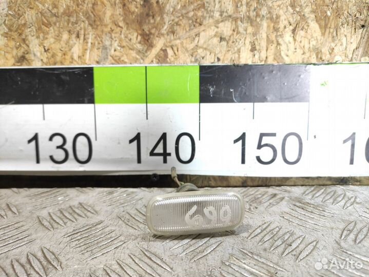 Повторитель в крыло правый Volkswagen Transporter