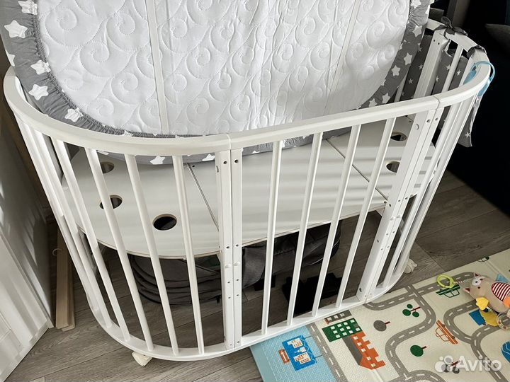 Детская кроватка с маятником круглая