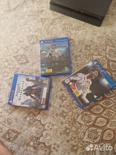 Sony playstation 4 + три игры