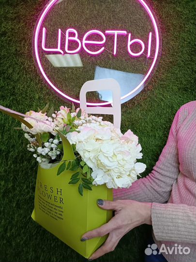 Букет из гортензии, хризонтемы, альстромерии