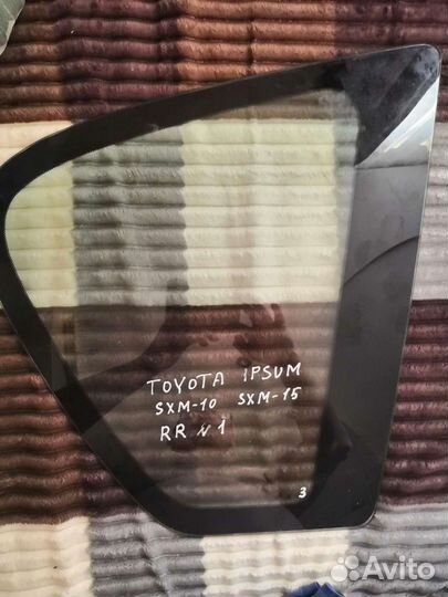 Стекло в собачник Toyota Ipsum 1996-2001г
