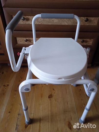 Стул кресло с санитарным оснащением