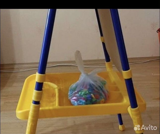 Мольберт с магнитами и буквами