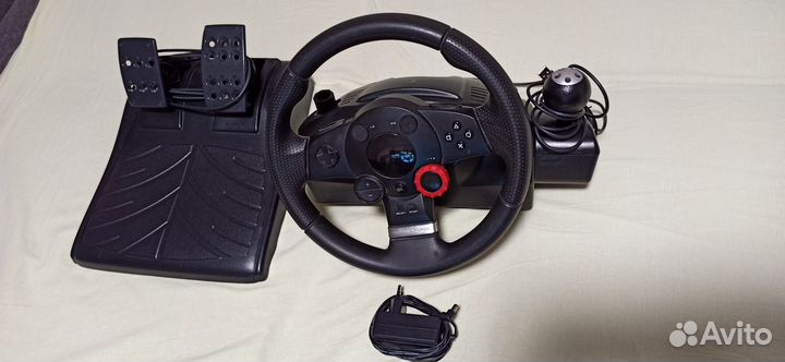 Игровой руль с педалями Logitech Driving Force GT