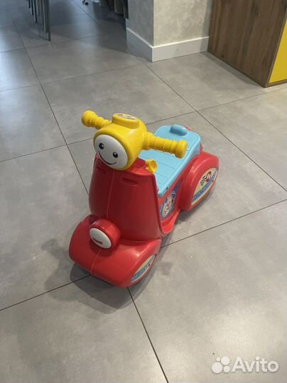 Скутер каталка Fisher Price