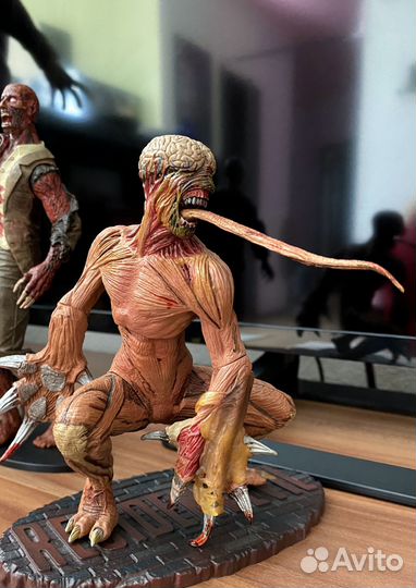 Фигурки Resident Evil Licker, Zombie neca