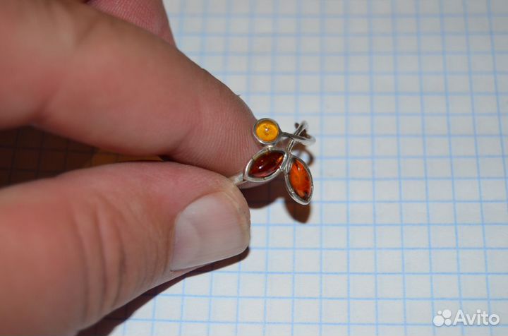 Серебряное кольцо 925 пробы с янтарём