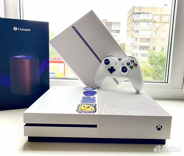 Xbox One S 1 TB + игры