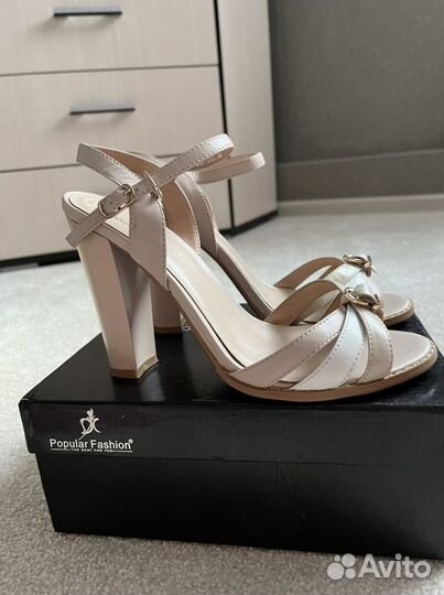 Босоножки женские