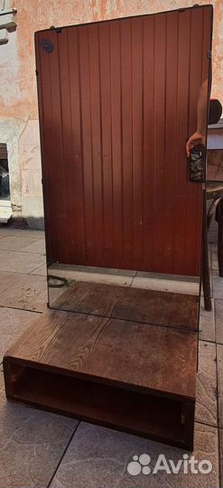 Зеркало навесное с полкой