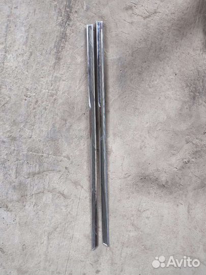 Молдинг двери нижний Фольксваген Пассат Б6