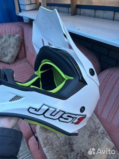 Продам кроссовый шлем Just 1