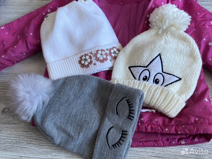 Куртка демисезонная на девочку 5-6 лет, 3 шапки