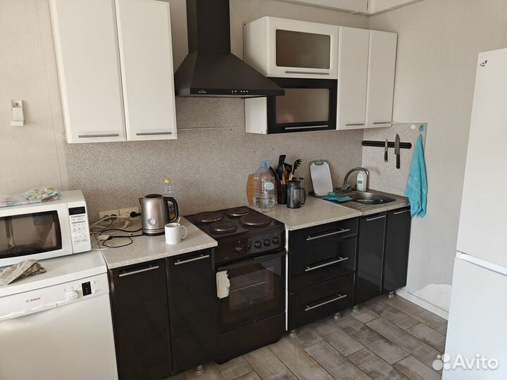 Кухня, вытяжка, плита