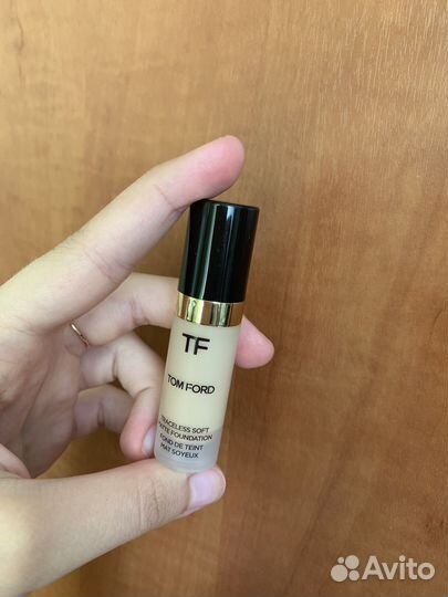 Тональные основы MAC и Tom Ford