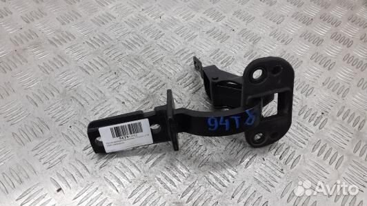 Петля крышки багажника volvo V70 3 (94T08GP02)