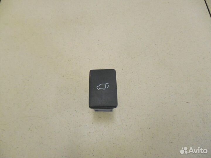 Кнопка открывания багажника Fortuner 2015