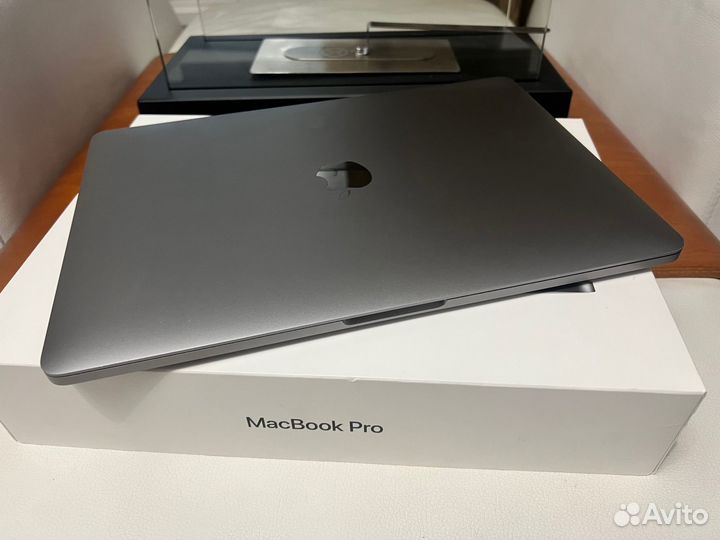 Apple Macbook pro 13 2017 8Gb / 128 Gb SSD