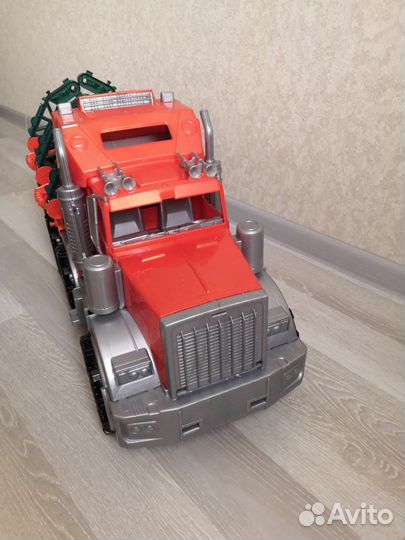 Машина лесовоз