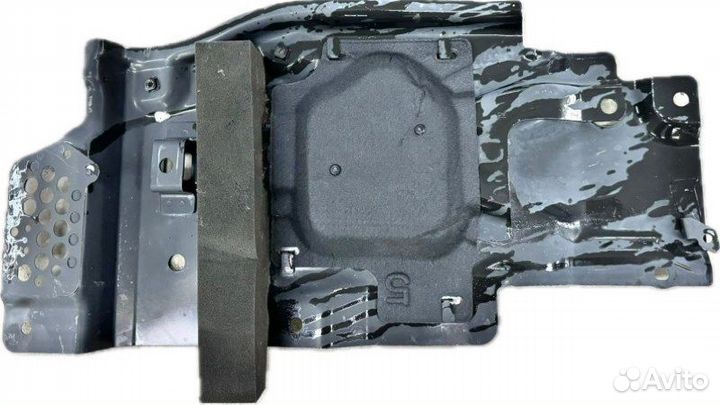 Защита двигателя правая Toyota Land Cruiser 200