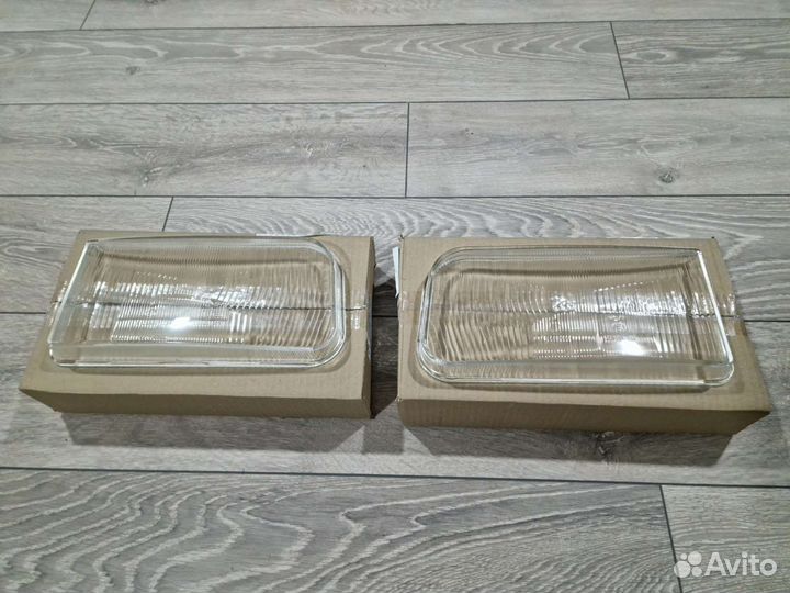 Стекло передней фары Volkswagen Passat B3 (L/R)