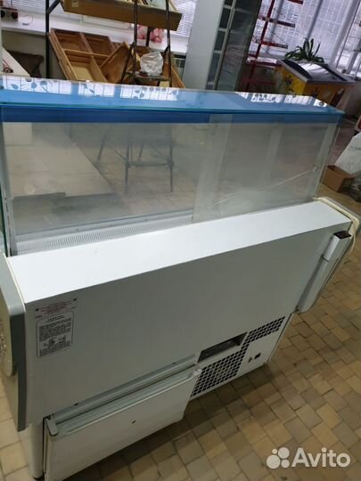 Стеклянная витрина холодильная