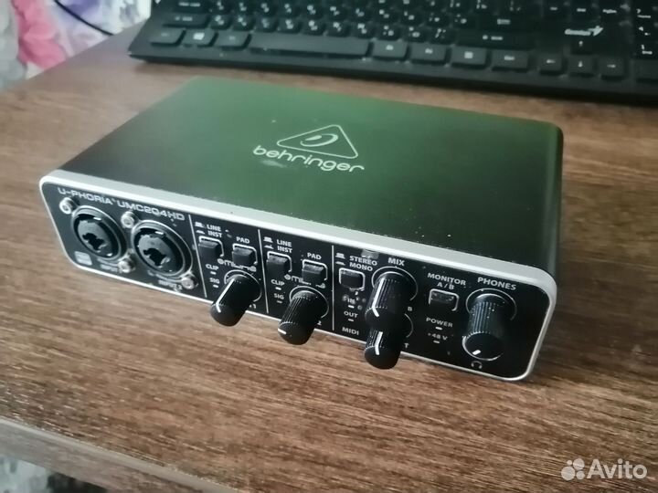 Внешняя звуковая карта behringer U-phoria UMC204HD