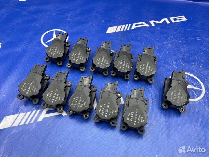 Моторчик заслонок отопителя Mercedes Cls 500 W219