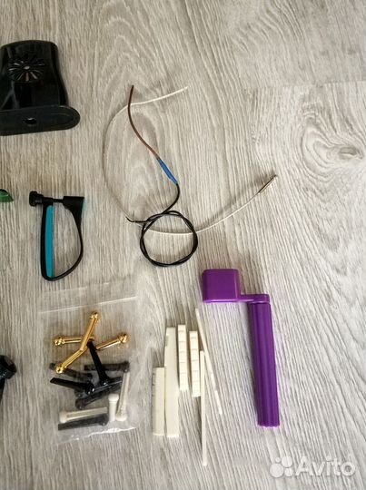 Струны, каподастры, тюнеры, гитарная мелочевка