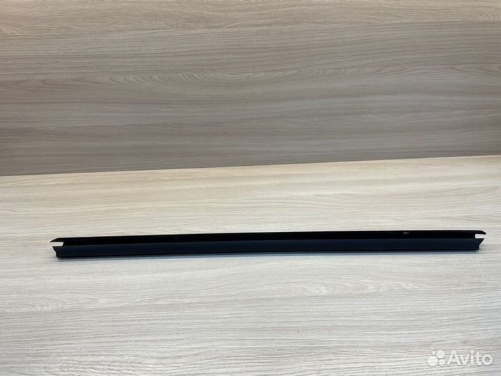 Уплотнитель стекла двери внутренний задний левый