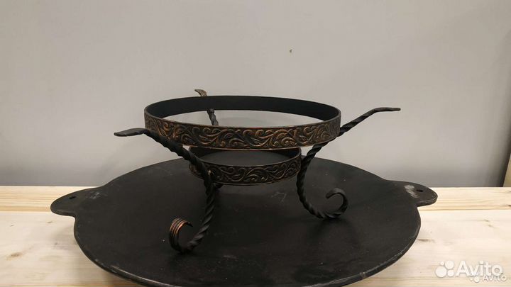 Садж чугунный 45 см. с кованой подставкой
