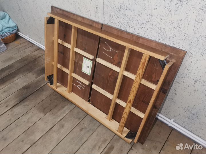 Кухонный стол