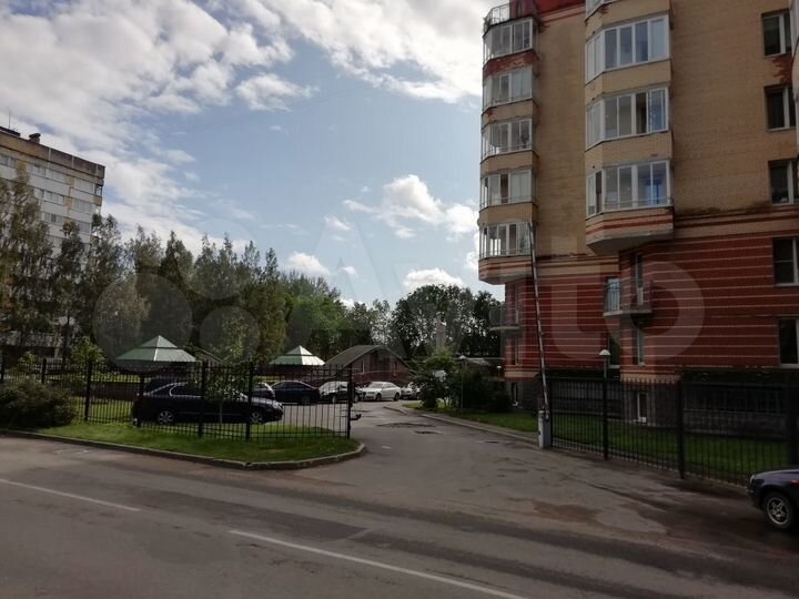 Здание, 1317 м²