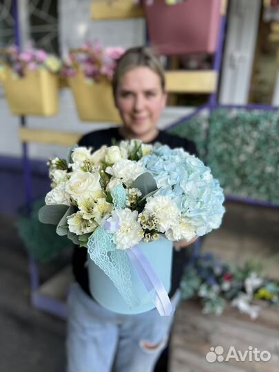 Цветы в шляпной коробке