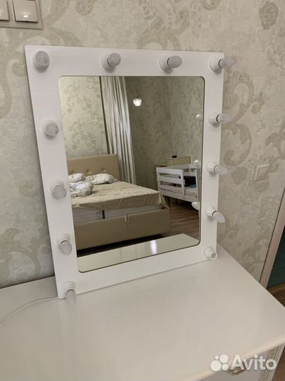 Зеркало с подсветкой настольное