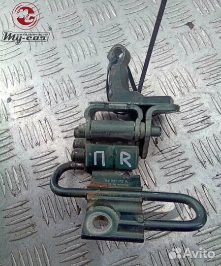 Петля двери передней правой audi a6 4b-c5 (1997-2001) 2.8 4b0831412a