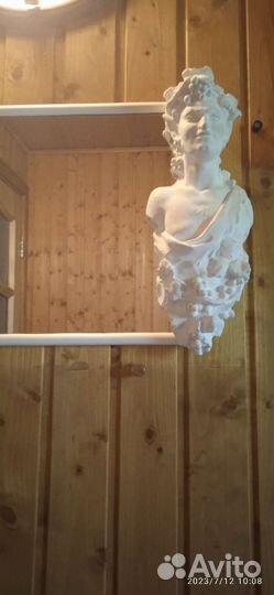 Зеркало в гипсовой раме