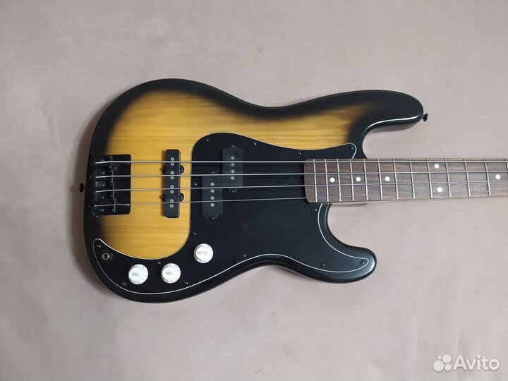 Бас гитара 4 струнная