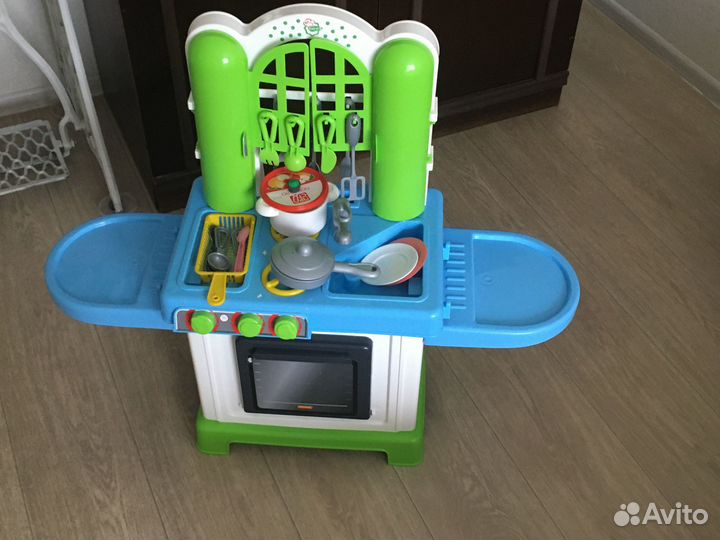 Детская кухня игрушечная