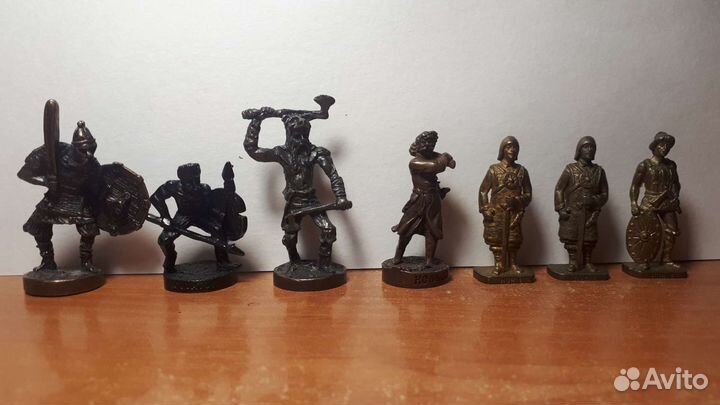 Металлические солдатики из киндеров