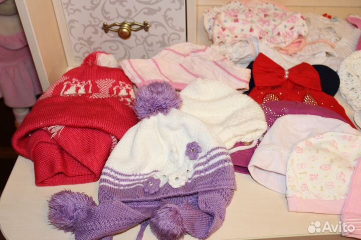 Пакет с шапками, шарфами и панамками