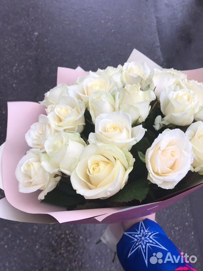 Розы белые Avalanche Букеты доставка