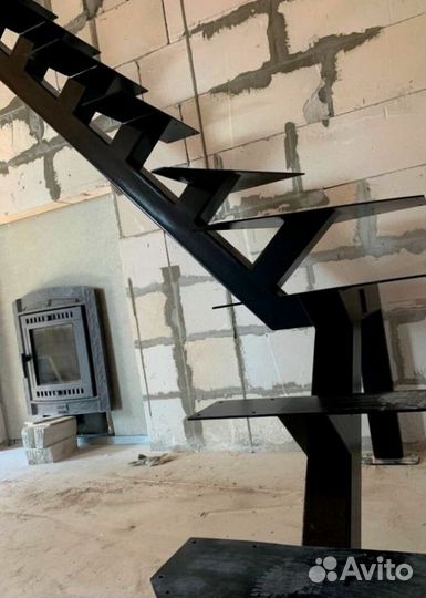 Изготовление лестниц под ключ