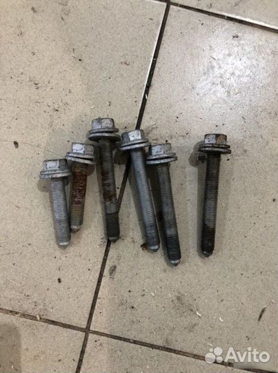 Болты подрамника передние
