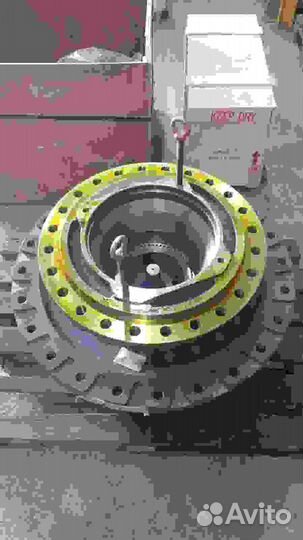 Редуктор хода hitachi ZX670-3