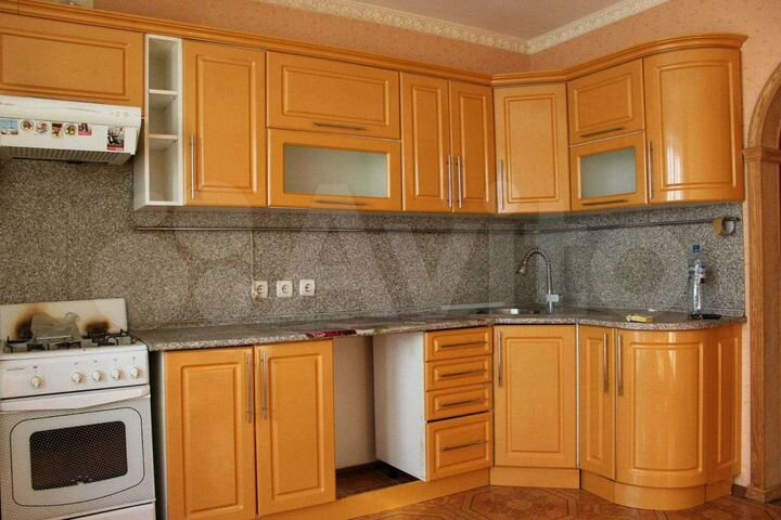 2-к. квартира, 65 м², 4/10 эт.
