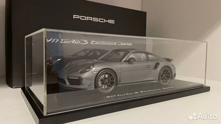 Porsche 911 Turbo S Exclusive Series 1:18 Spark